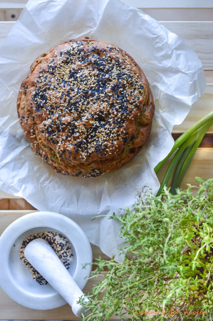 My quick bread for an aperitif: olives and spring onions